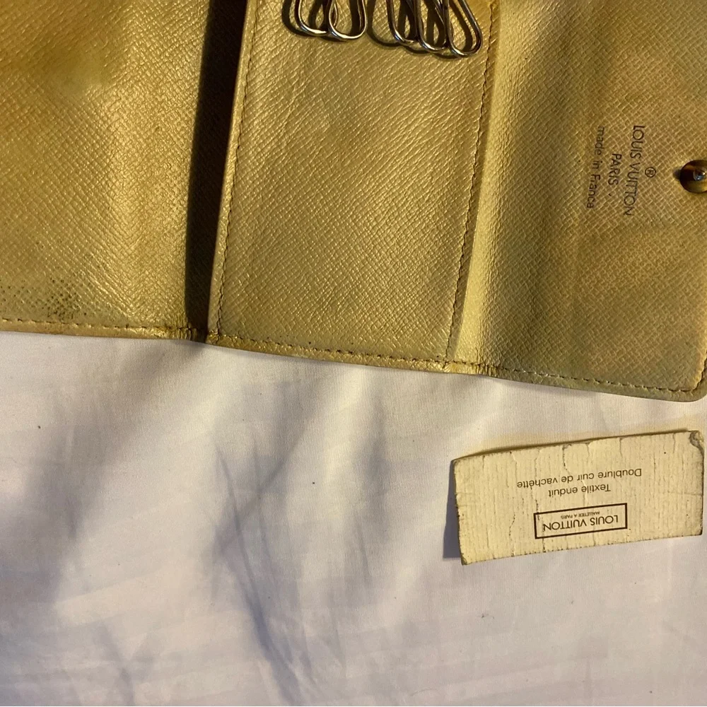 Louis Vuitton daimer keychain wallet